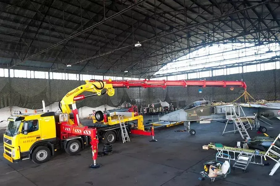 manutention avion militaire